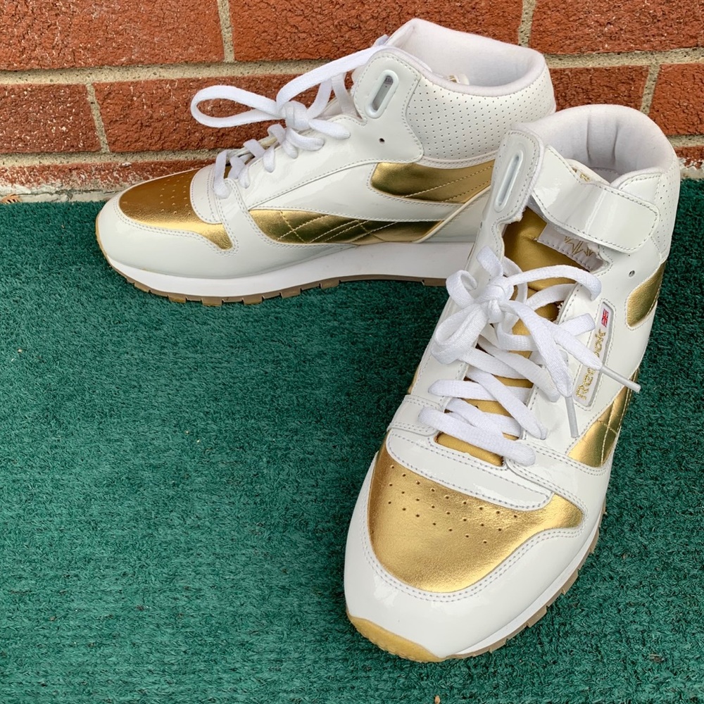 REEBOK Men’s GOLD Foil Edition Metallic Fit Sneakers - Picture 3 of 13